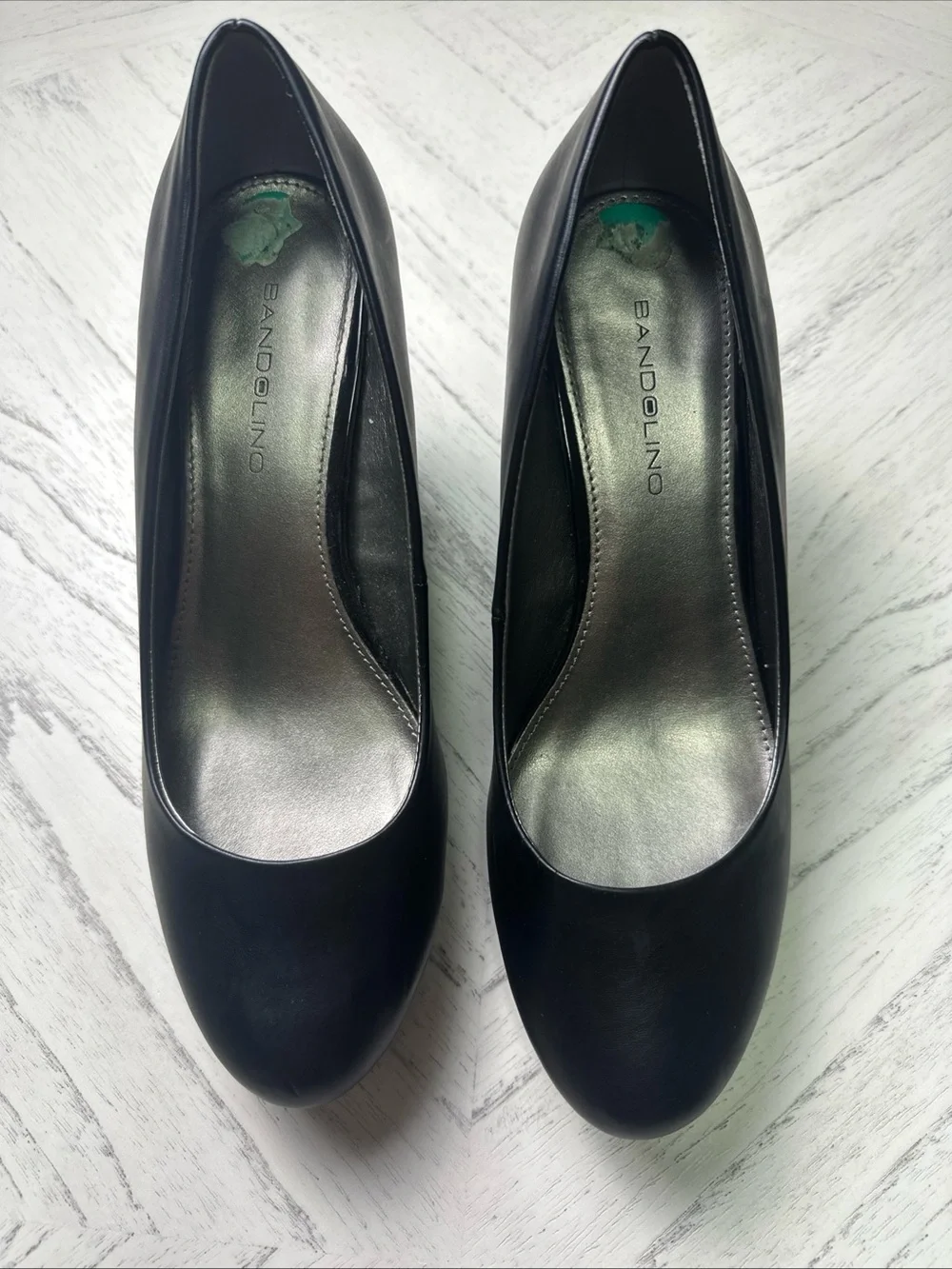 Bandolino Black Leather Kitten Heel Pumps
